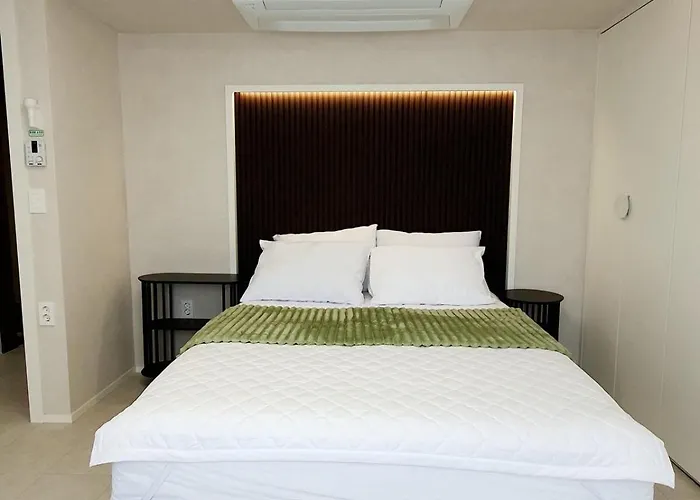 Apartment Skynest, Seoul, Luxury Rooftop Oasis, 3br, 3ba, Max 8 Guests, Free Pkg, Jamsil, Lotte World Tower View, 3 Is Available Only For Groups Of 7 Guests