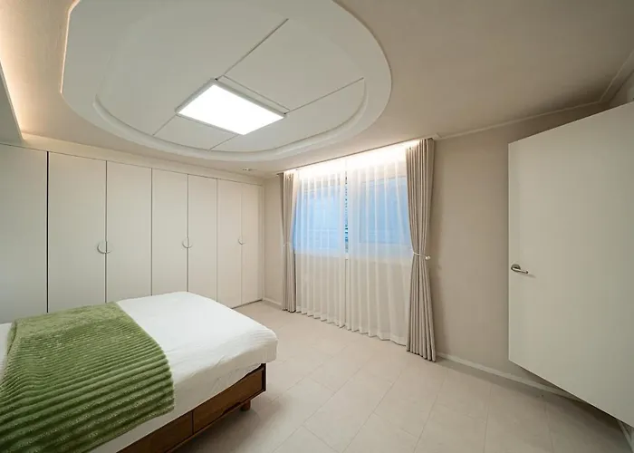 Skynest, Seoul, Luxury Rooftop Oasis, 3br, 3ba, Max 8 Guests, Free Pkg, Jamsil, Lotte World Tower View, 3 Is Available Only For Groups Of 7 Guests
