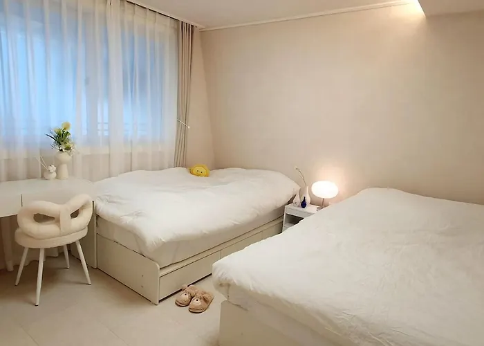 Skynest, Seoul, Luxury Rooftop Oasis, 3br, 3ba, Max 8 Guests, Free Pkg, Jamsil, Lotte World Tower View, 3 Is Available Only For Groups Of 7 Guests Apartment
