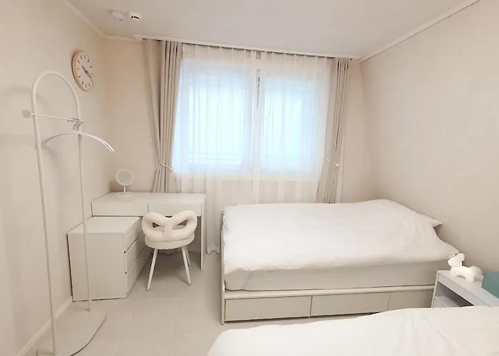 Skynest, Seoul, Luxury Rooftop Oasis, 3br, 3ba, Max 8 Guests, Free Pkg, Jamsil, Lotte World Tower View, 3 Is Available Only For Groups Of 7 Guests Apartment *