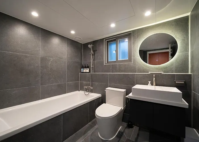 Skynest, Seoul, Luxury Rooftop Oasis, 3br, 3ba, Max 8 Guests, Free Pkg, Jamsil, Lotte World Tower View, 3 Is Available Only For Groups Of 7 Guests Seoul