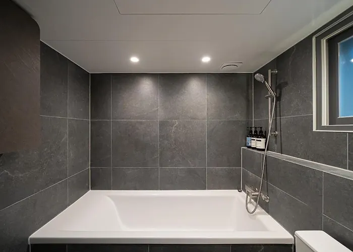 Apartment Skynest, Seoul, Luxury Rooftop Oasis, 3br, 3ba, Max 8 Guests, Free Pkg, Jamsil, Lotte World Tower View, 3 Is Available Only For Groups Of 7 Guests Seoul