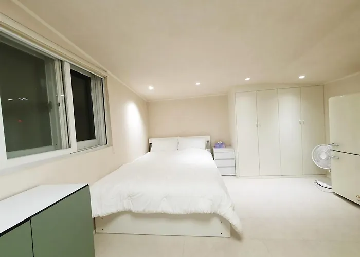 Apartment Skynest, Seoul, Luxury Rooftop Oasis, 3br, 3ba, Max 8 Guests, Free Pkg, Jamsil, Lotte World Tower View, 3 Is Available Only For Groups Of 7 Guests *