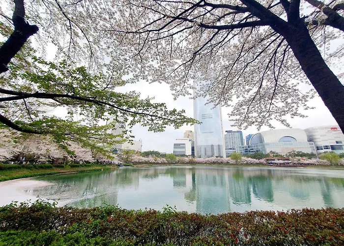 Skynest, Seoul, Luxury Rooftop Oasis, 3br, 3ba, Max 8 Guests, Free Pkg, Jamsil, Lotte World Tower View, 3 Is Available Only For Groups Of 7 Guests Apartment