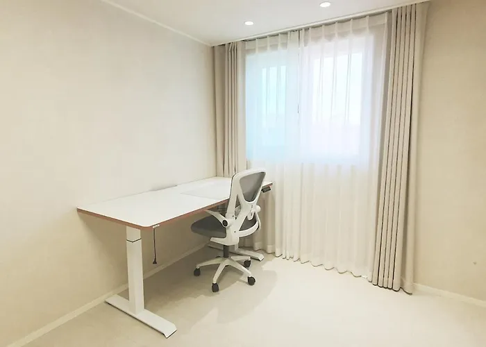 Skynest, Seoul, Luxury Rooftop Oasis, 3br, 3ba, Max 8 Guests, Free Pkg, Jamsil, Lotte World Tower View, 3 Is Available Only For Groups Of 7 Guests * Seoul