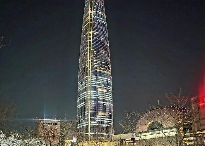 Apartment Skynest, Seoul, Luxury Rooftop Oasis, 3br, 3ba, Max 8 Guests, Free Pkg, Jamsil, Lotte World Tower View, 3 Is Available Only For Groups Of 7 Guests Seoul